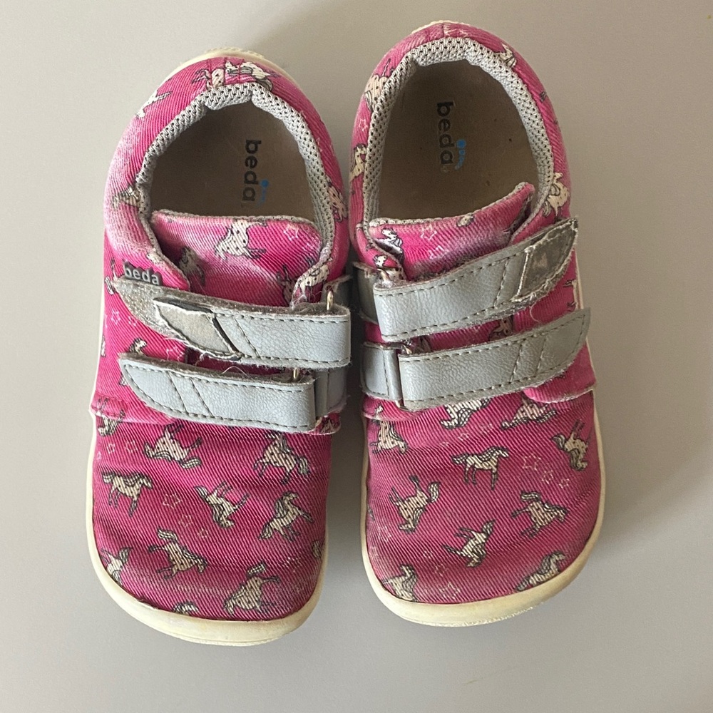 beda boty Pink Kids Shoes with Velcro Straps Barefoot